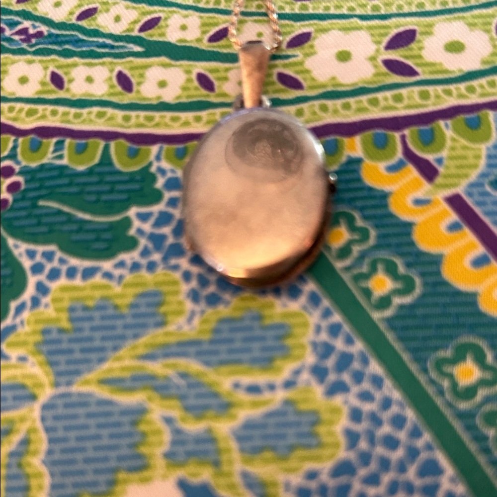 Chic Sterling Silver Oval Locket Necklace - Picture 5 of 10